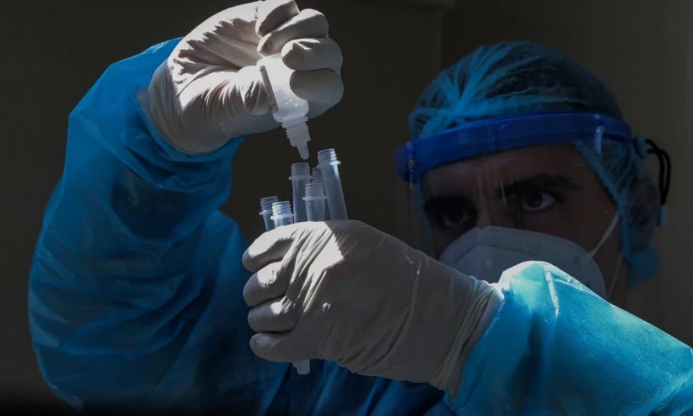 Κορονοϊός: Θετικότητα πάνω από 6% στα rapid test της Δευτέρας